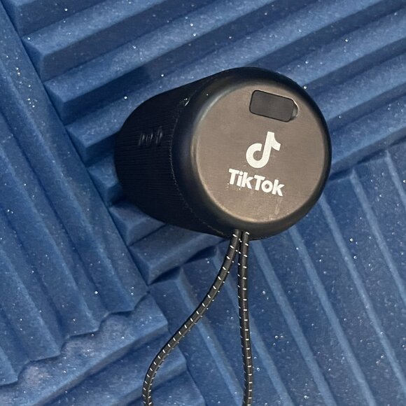 TIK TOK swag combo: USB speaker and baseball cap - Picture 4 of 13